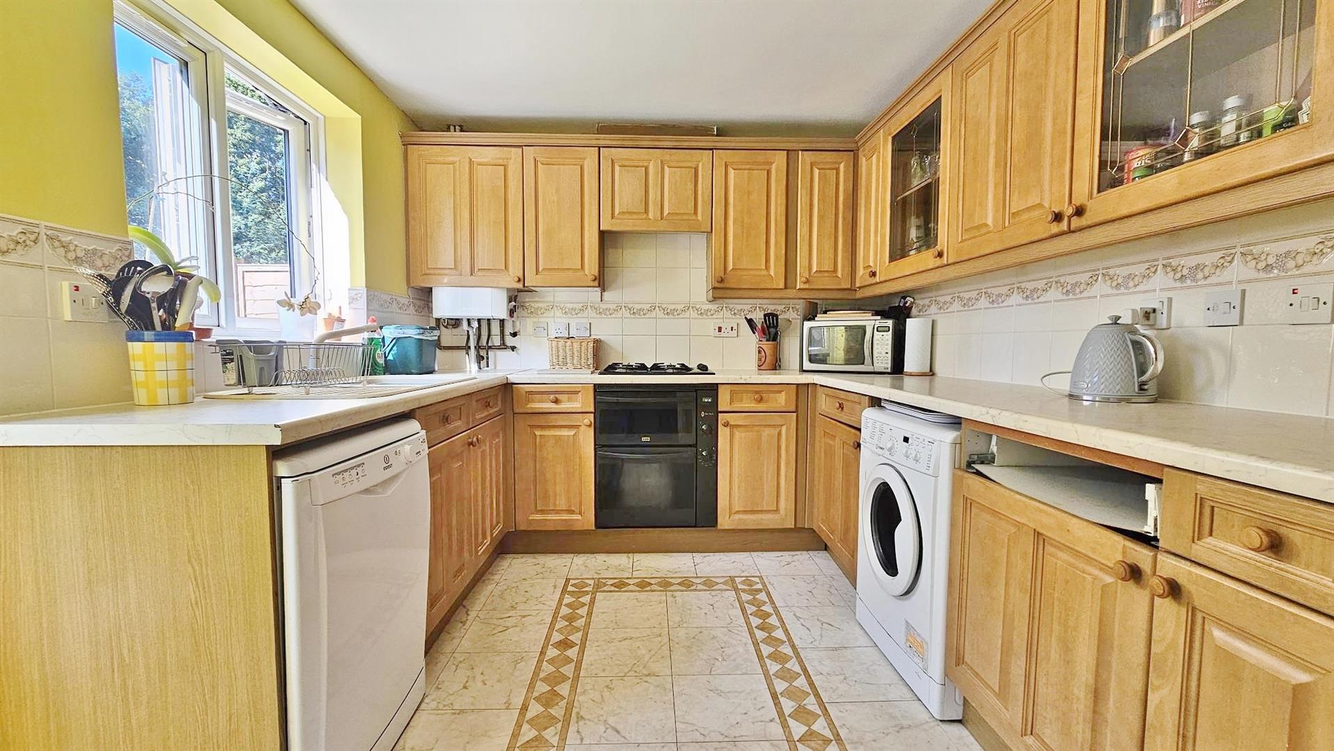 Peake Avenue, Kirby Cross, FrintonOnSea Sheen's